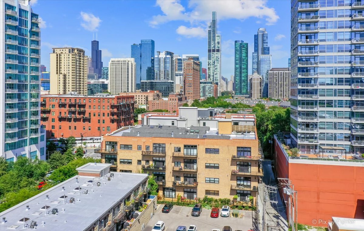 1601 South Indiana Avenue, Unit 306 Chicago, IL 60616 - Photo 21 of 25 a picture of city view