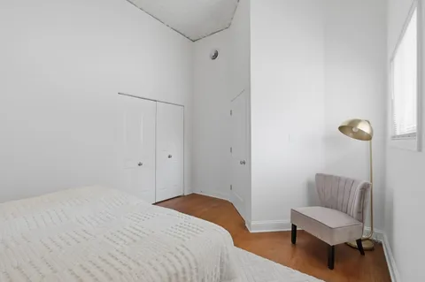 $1,399,000 | 1900 West Oakdale Avenue, Chicago, IL 60657