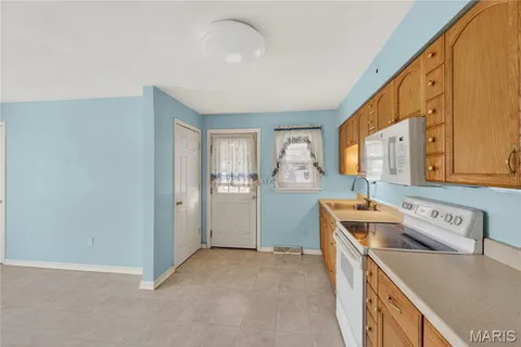 $100,000 | 9844 Mecca Lane, Breckenridge Hills, MO 63074