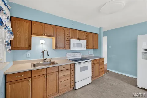 $100,000 | 9844 Mecca Lane, Breckenridge Hills, MO 63074