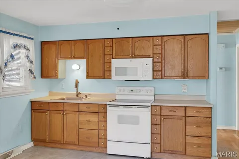 $100,000 | 9844 Mecca Lane, Breckenridge Hills, MO 63074