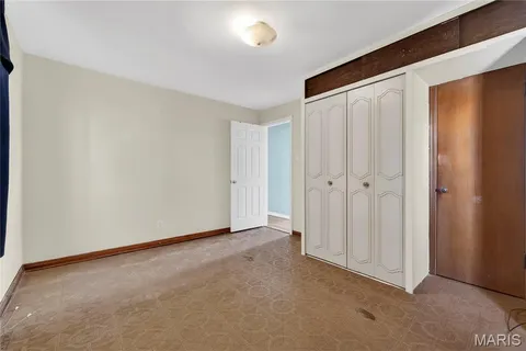 $100,000 | 9844 Mecca Lane, Breckenridge Hills, MO 63074