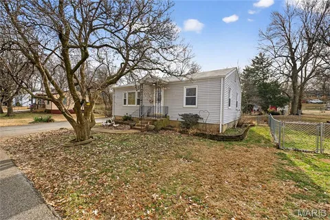 $100,000 | 9844 Mecca Lane, Breckenridge Hills, MO 63074