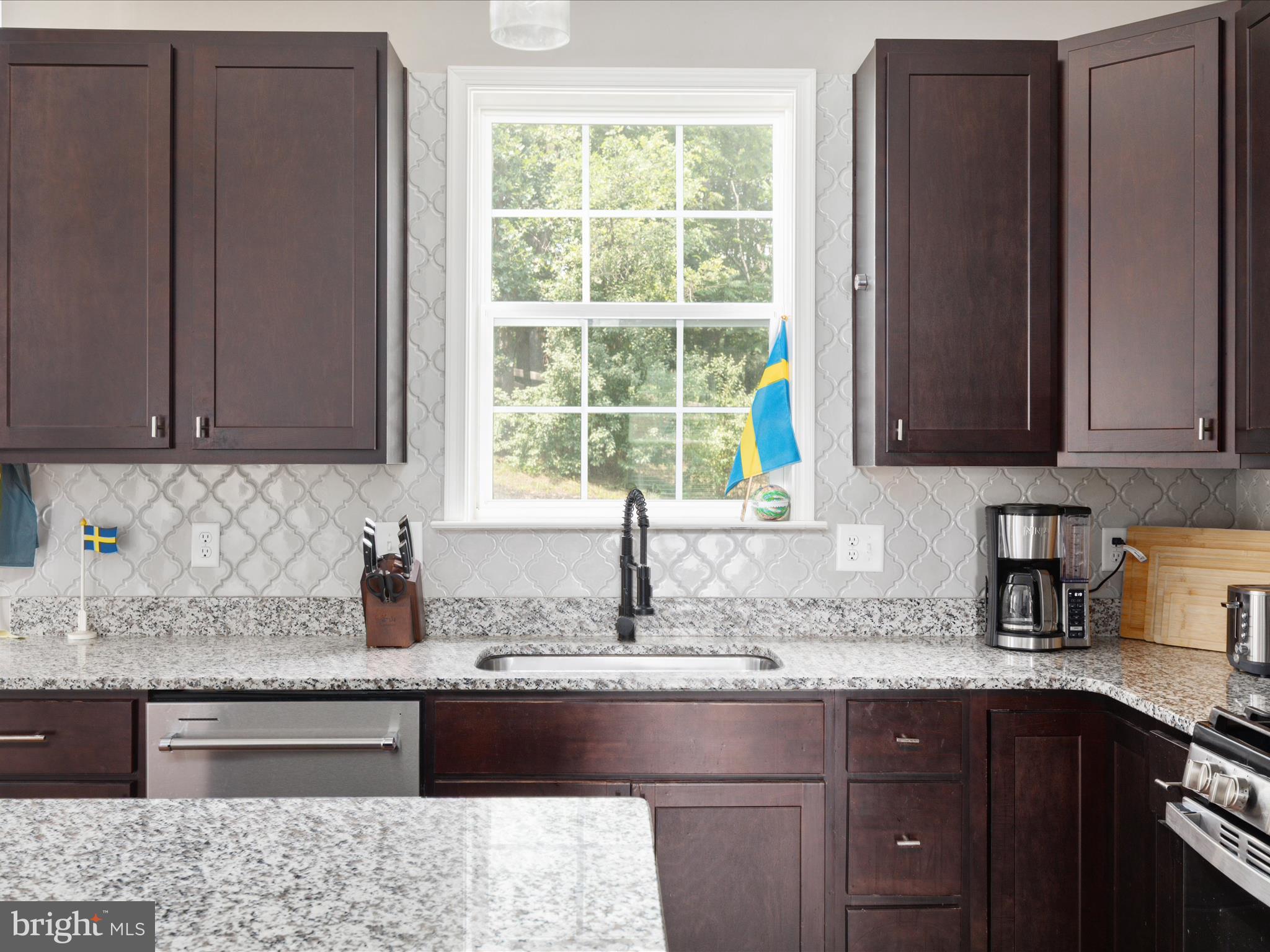 1039 Masters Drive Cross Junction, VA 22625 - Photo 11 of 73 Granite counters, classic backsplash