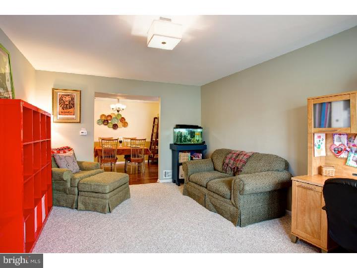 4 Berkshire Road Westampton, NJ 08060 - Photo 9 of 24 Living Room