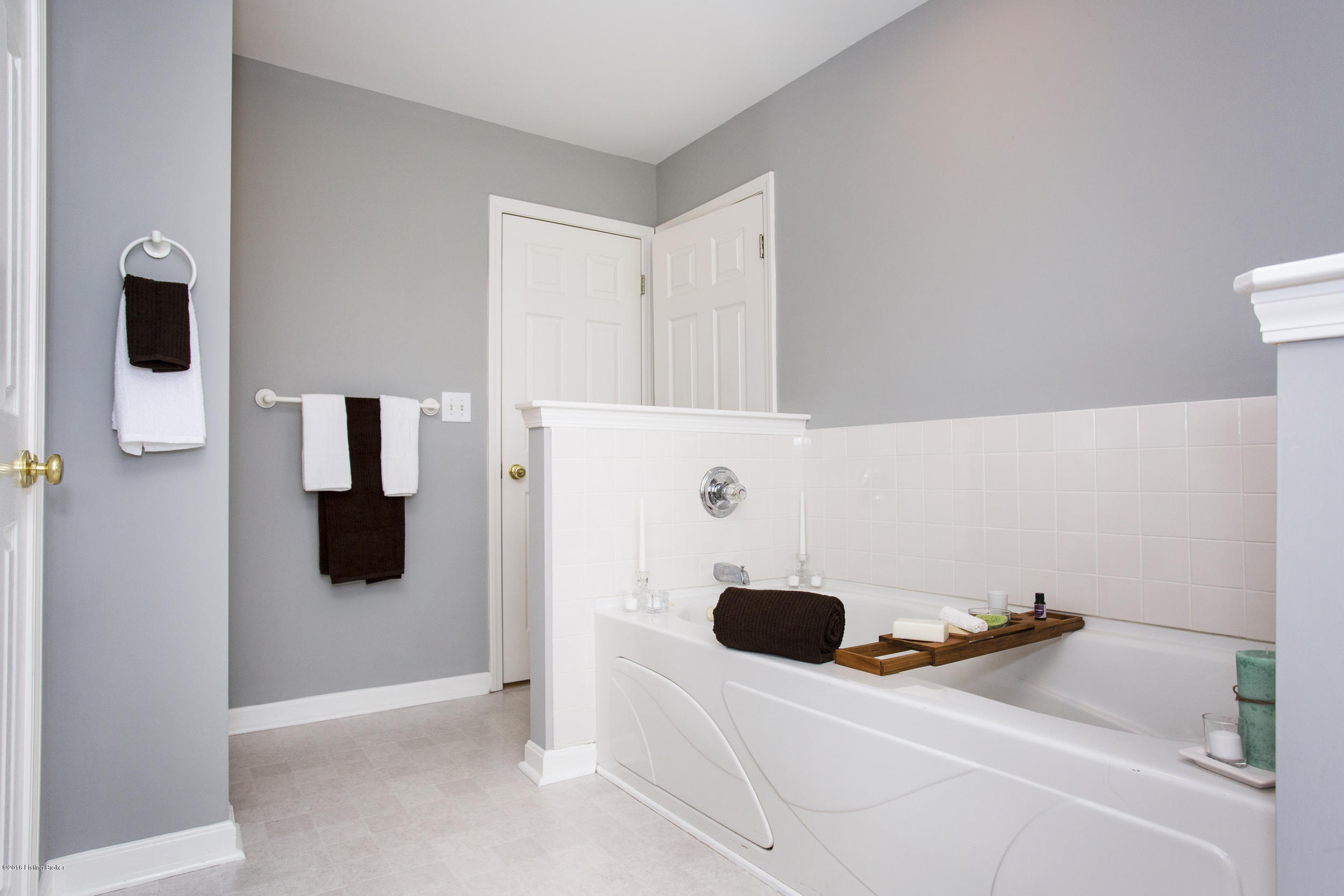 4504 Stone Ridge Road Crestwood, KY 40014 - Photo 30 of 45 Another view of the Master Bath with deep Soaking Tub.