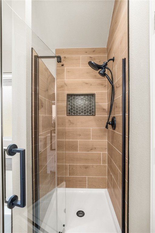 6630 Riding Wind Drive Corpus Christi, TX 78414 - Photo 30 of 40 a bathroom with a shower