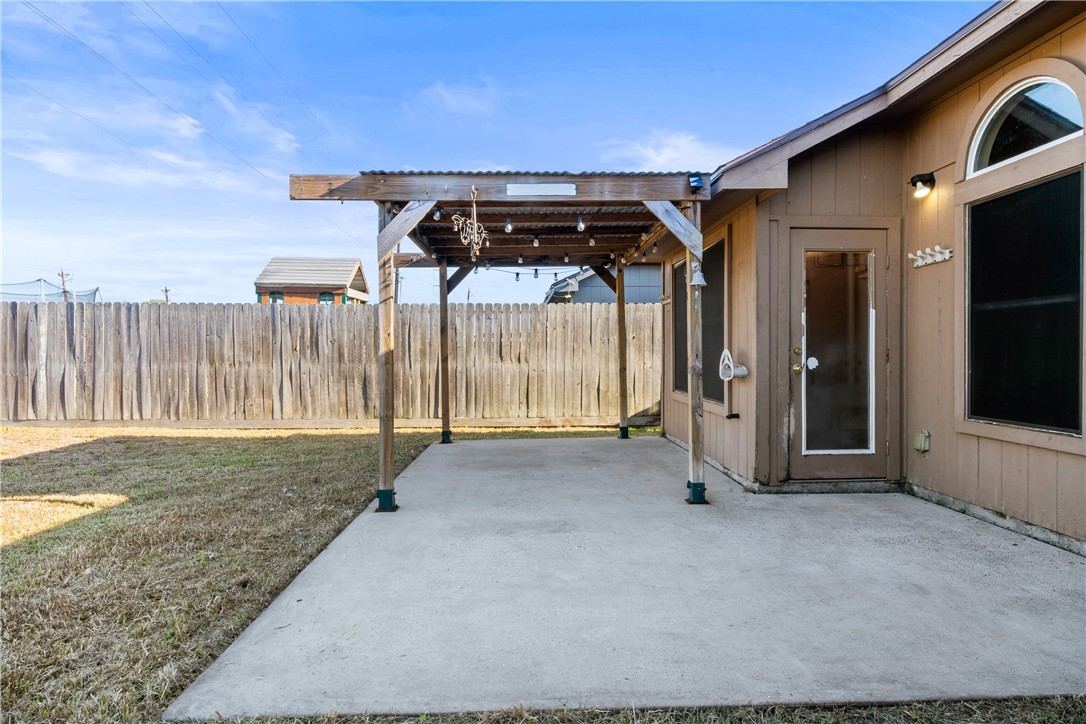 6630 Riding Wind Drive Corpus Christi, TX 78414 - Photo 34 of 40 a view of a backyard with wooden fence