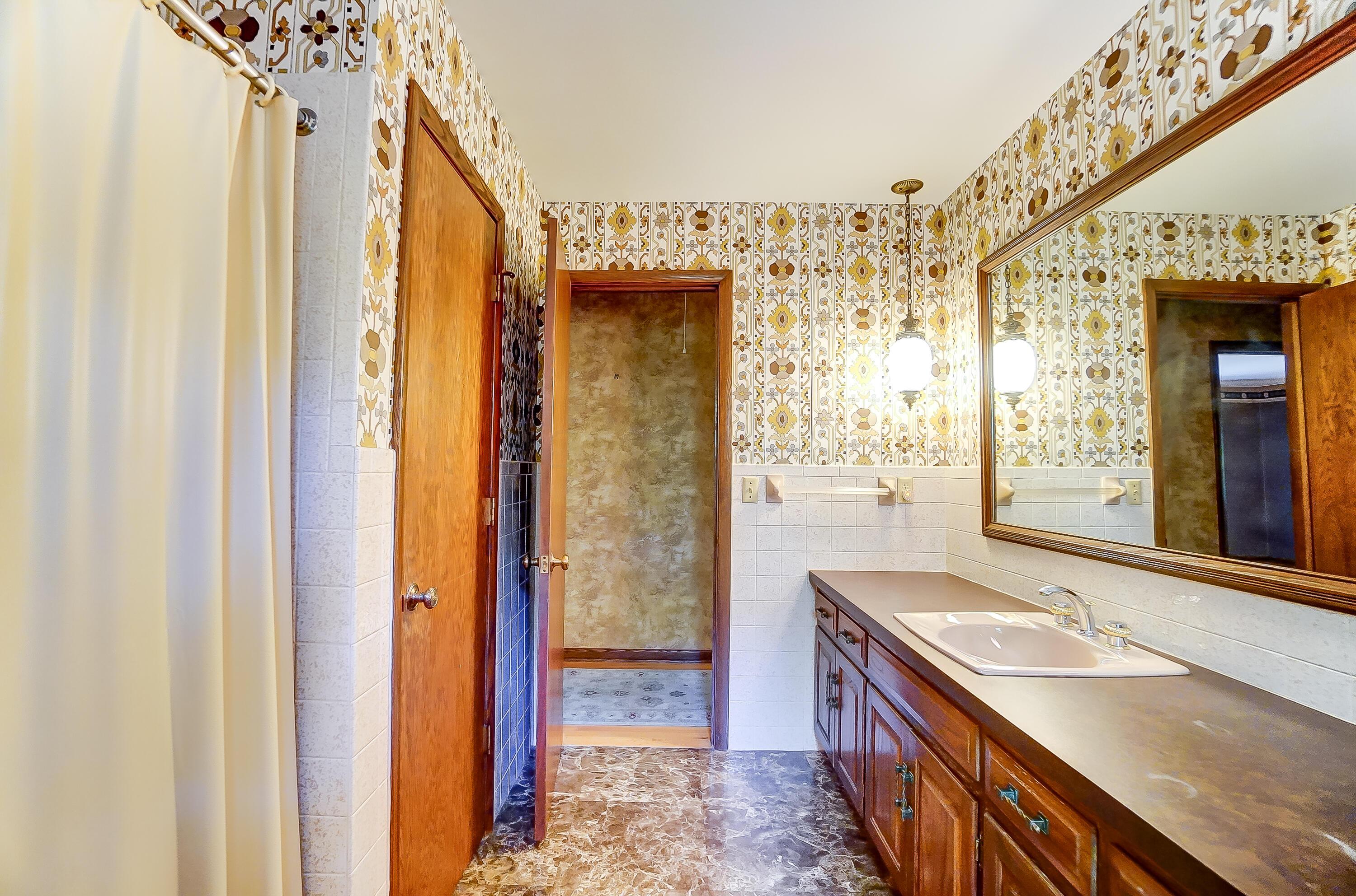 1560 Carriage Road Powell, OH 43065 - Photo 35 of 64 2nd Floor Full Bath