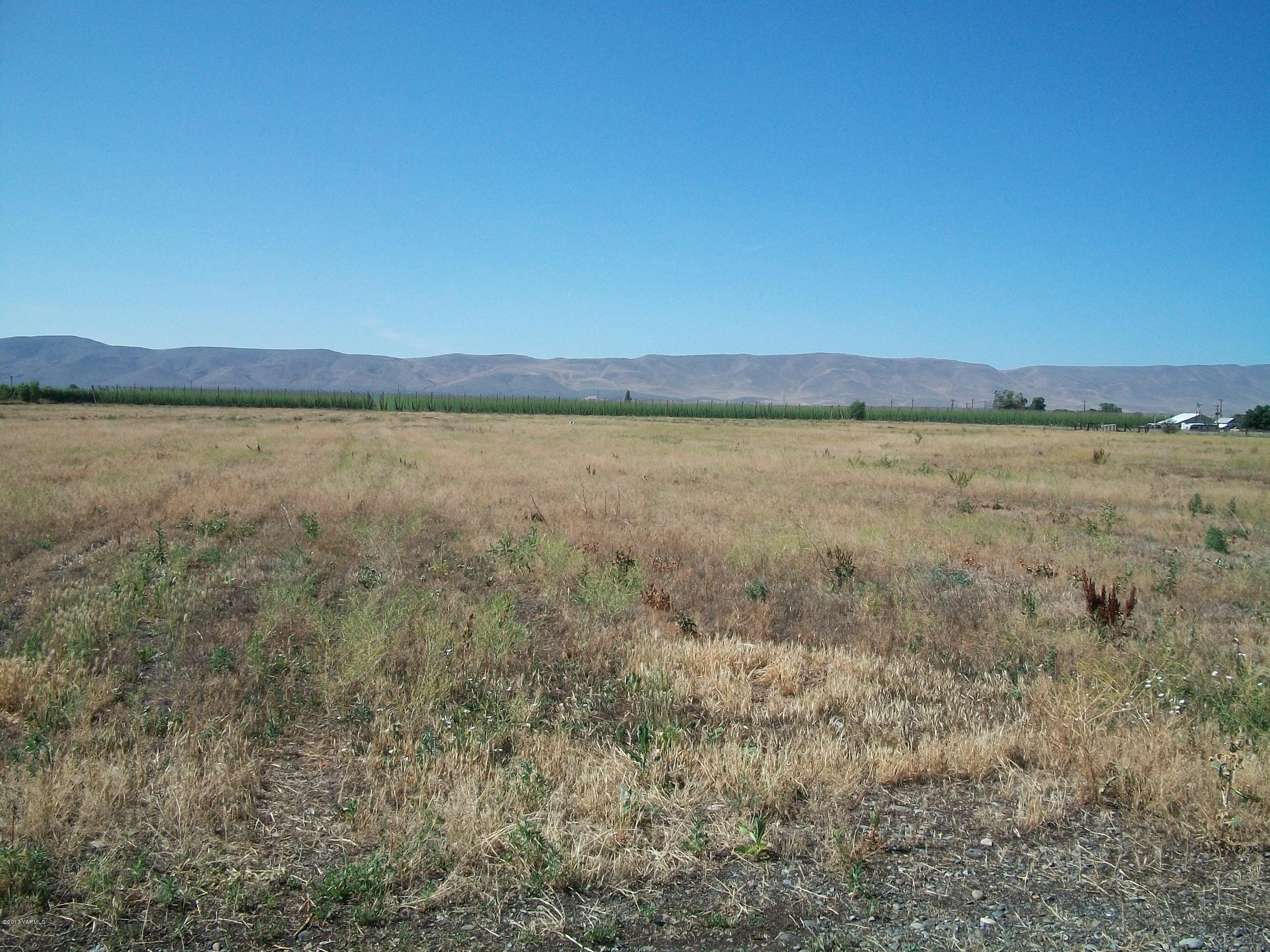 7600 Fort Road Wapato, WA 98951 - Photo 12 of 50 a view of an ocean and beach