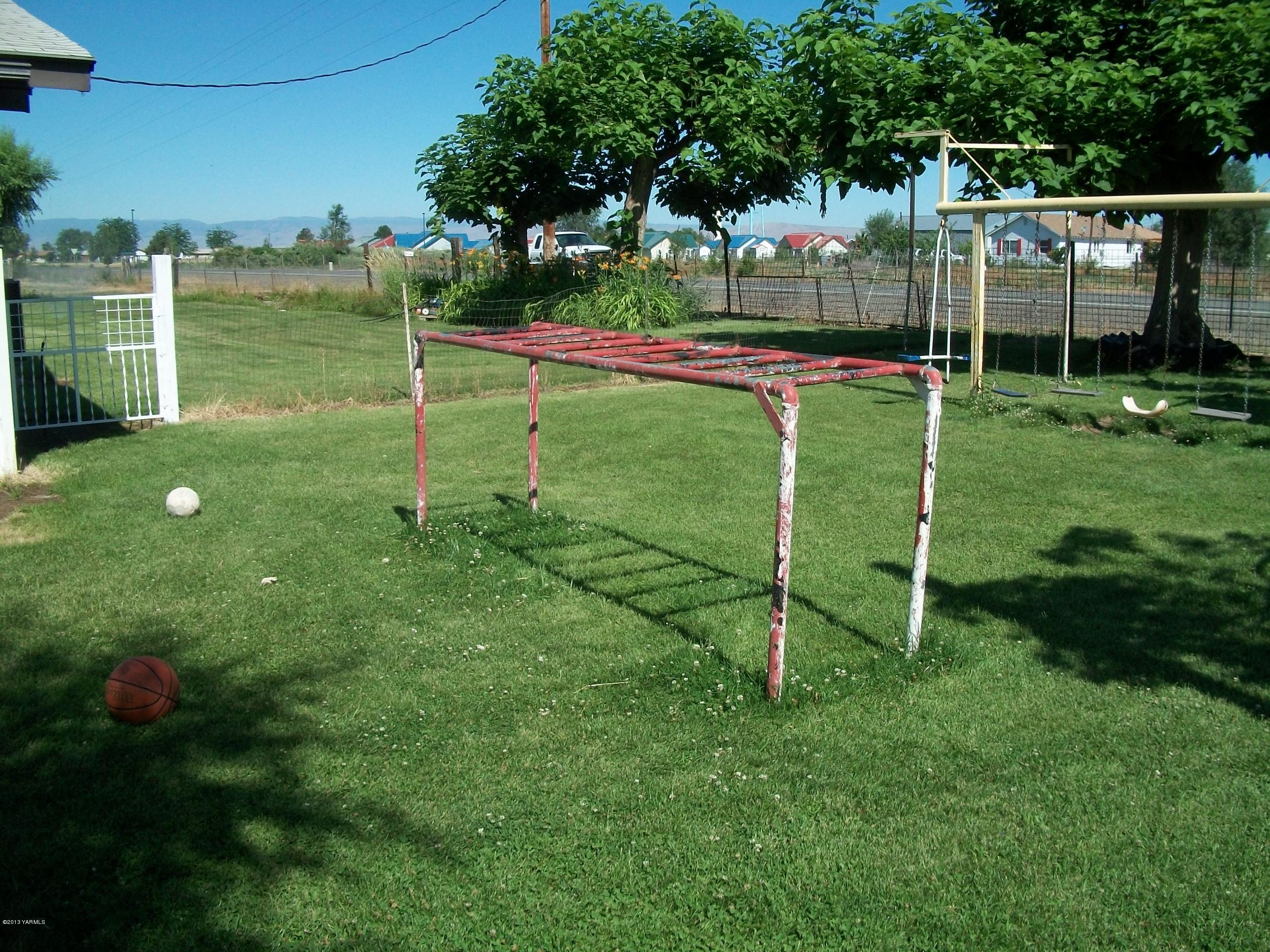 7600 Fort Road Wapato, WA 98951 - Photo 21 of 50 a view of a park