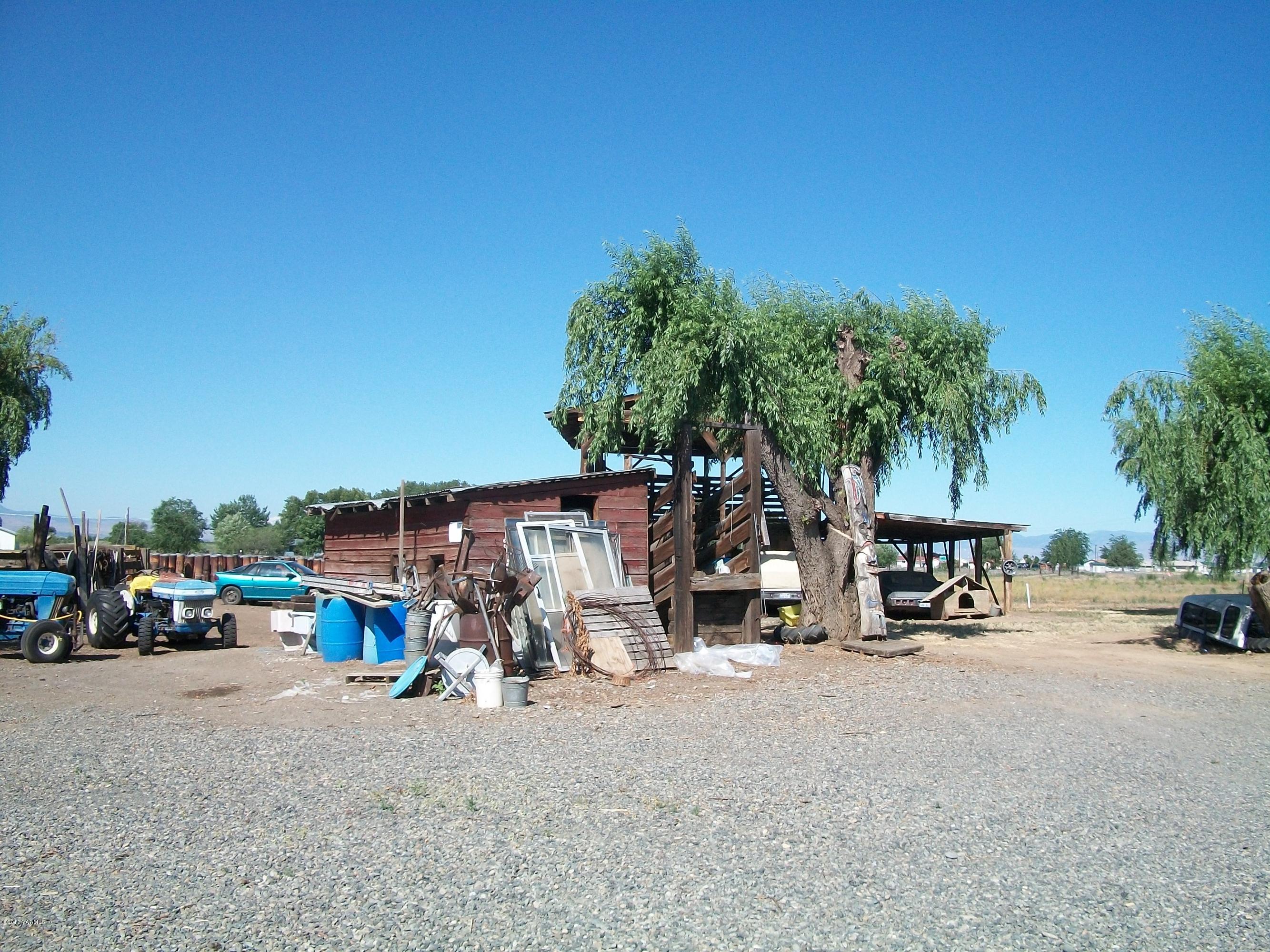 7600 Fort Road Wapato, WA 98951 - Photo 4 of 50 a view of car parked on the side of the road