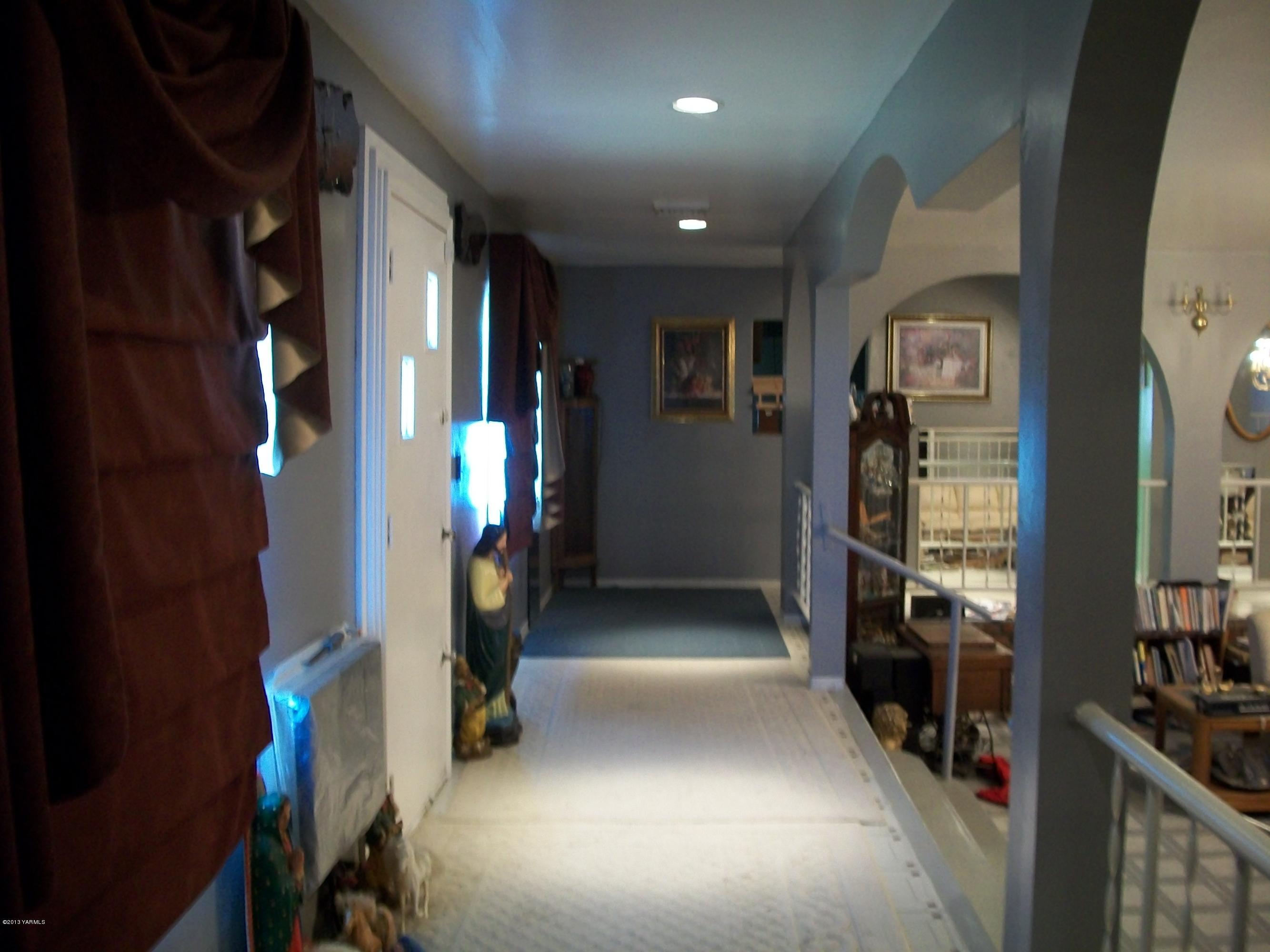 7600 Fort Road Wapato, WA 98951 - Photo 34 of 50 a view of a livingroom with furniture and storage