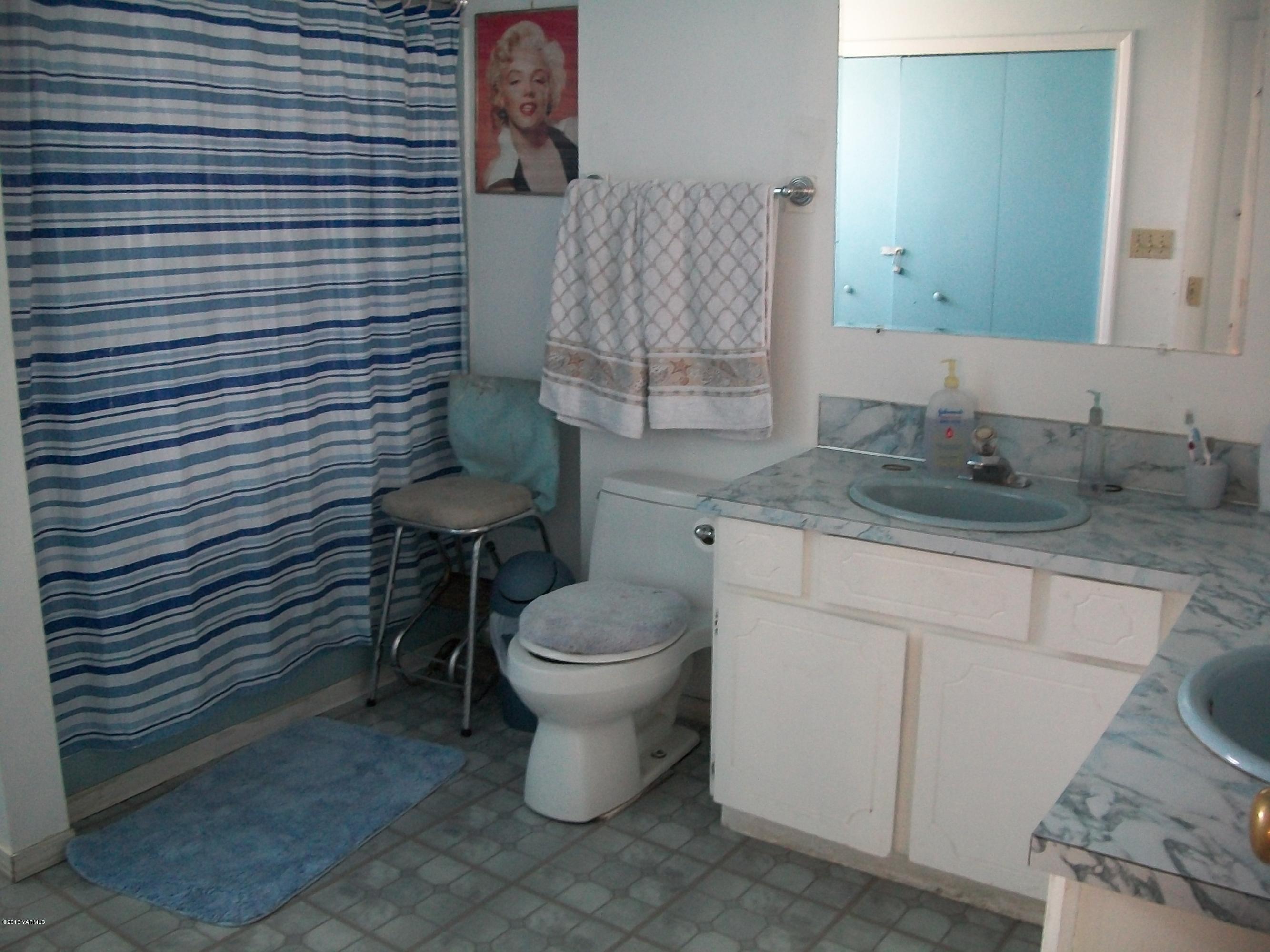 7600 Fort Road Wapato, WA 98951 - Photo 39 of 50 a bathroom with a toilet and a sink