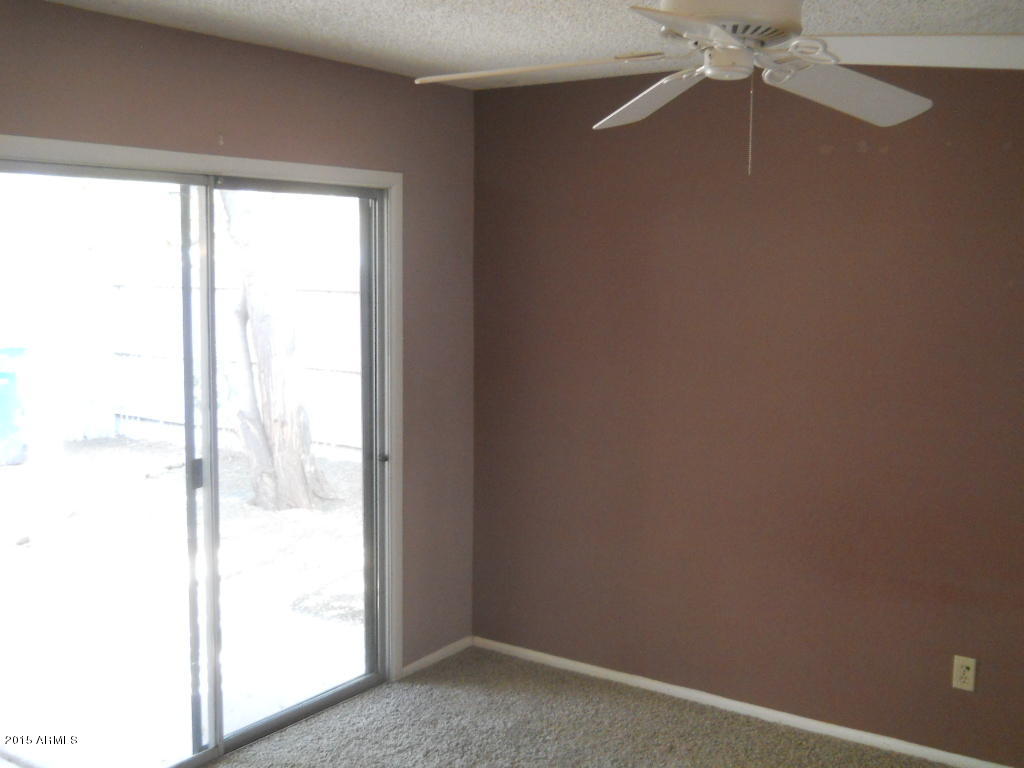 4357 East Carson Road Phoenix, AZ 85042 - Photo 10 of 21 an empty room with a window
