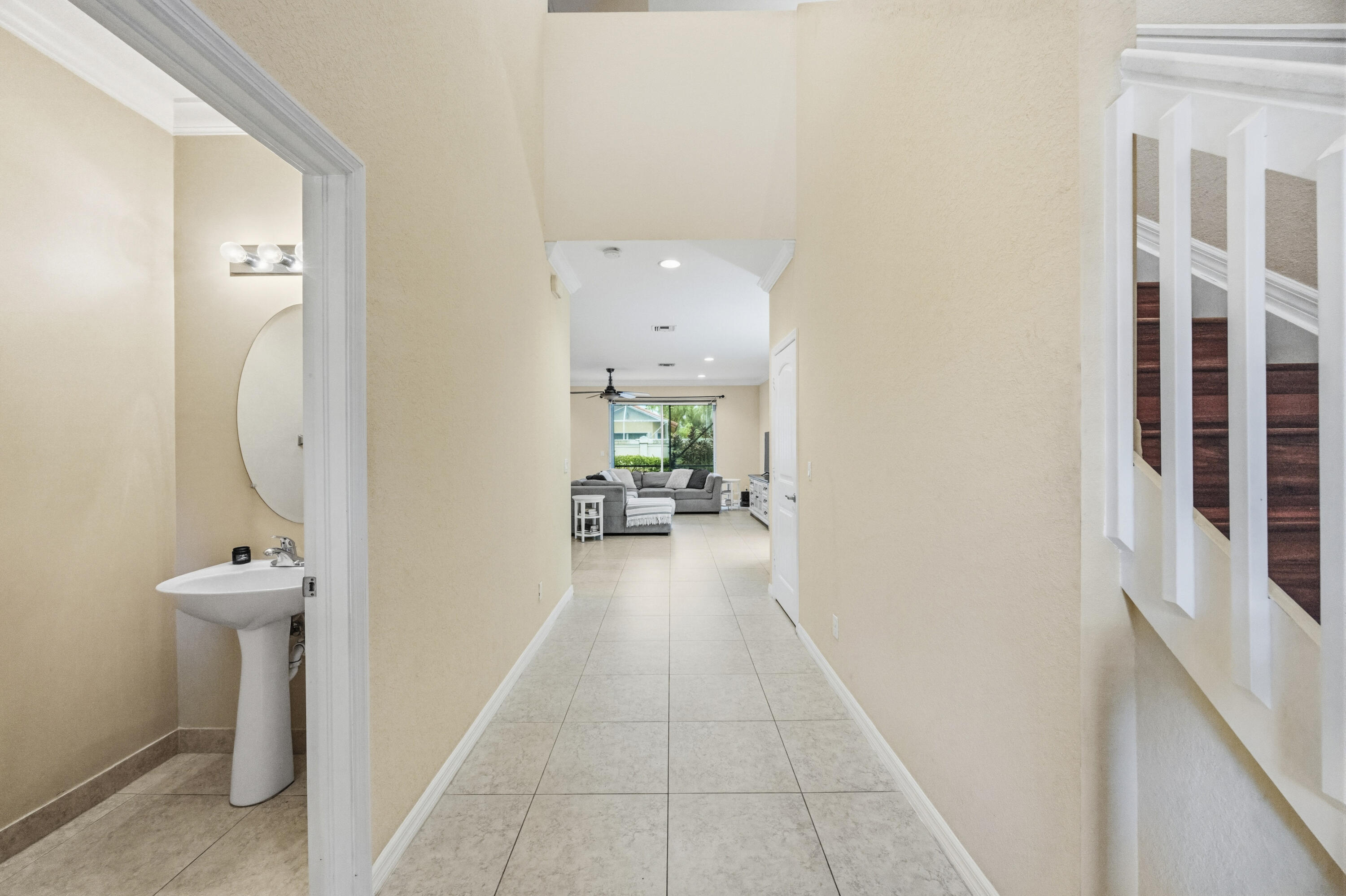 8462 Lyons Ranches Road Boynton Beach, FL 33472 - Photo 4 of 35 Hallway