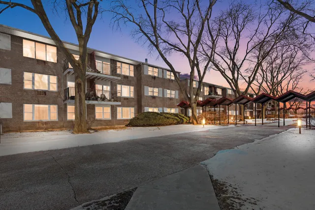$179,000 | 8712 Skokie Boulevard, Unit 3L, Skokie, IL 60077