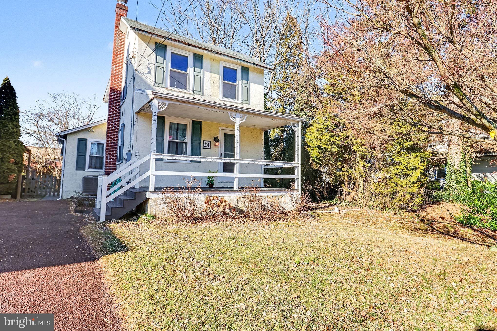 a view of house with yard