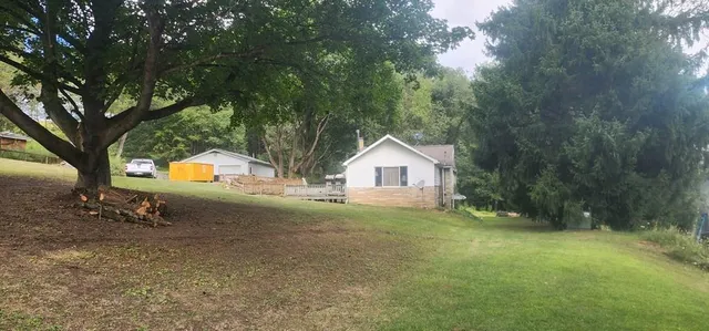 a view of a house with a yard