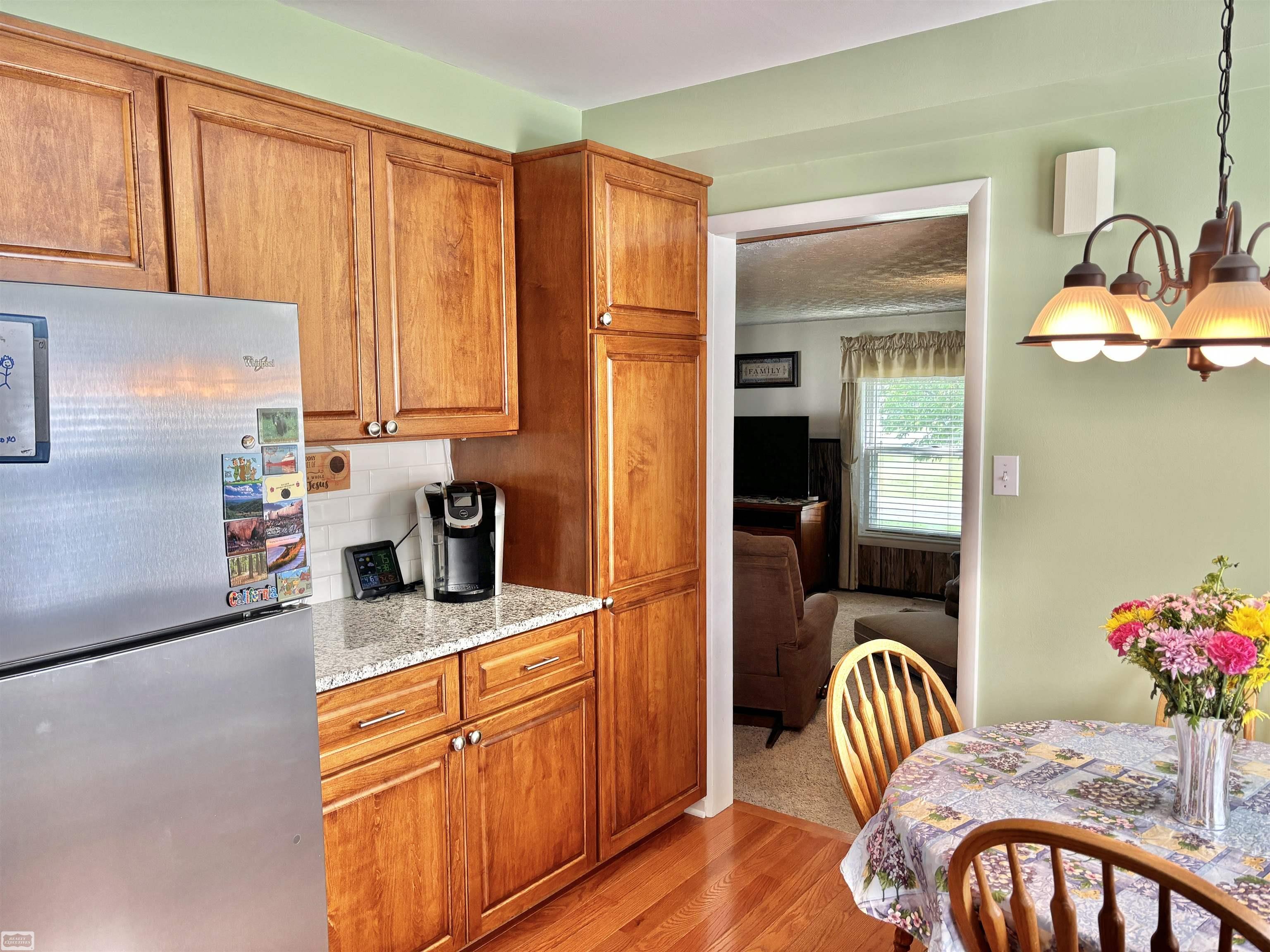 50511 Cedargrove Road Utica, MI 48317 - Photo 4 of 33