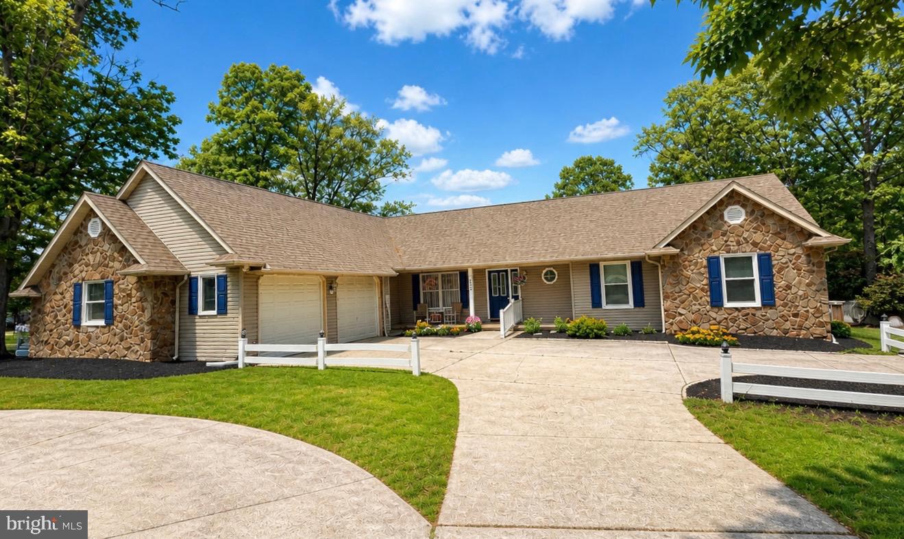 Beautiful, spacious, custom built rancher!