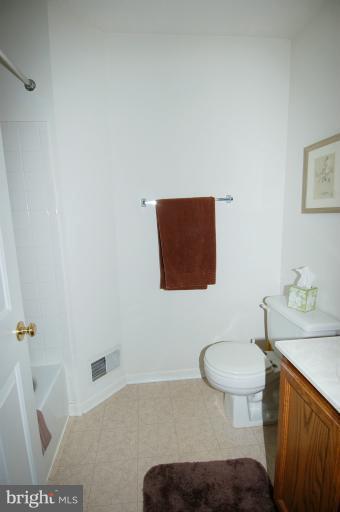 796 Sunny Chapel Road Odenton, MD 21113 - Photo 5 of 27 Full Hallway Bathroom