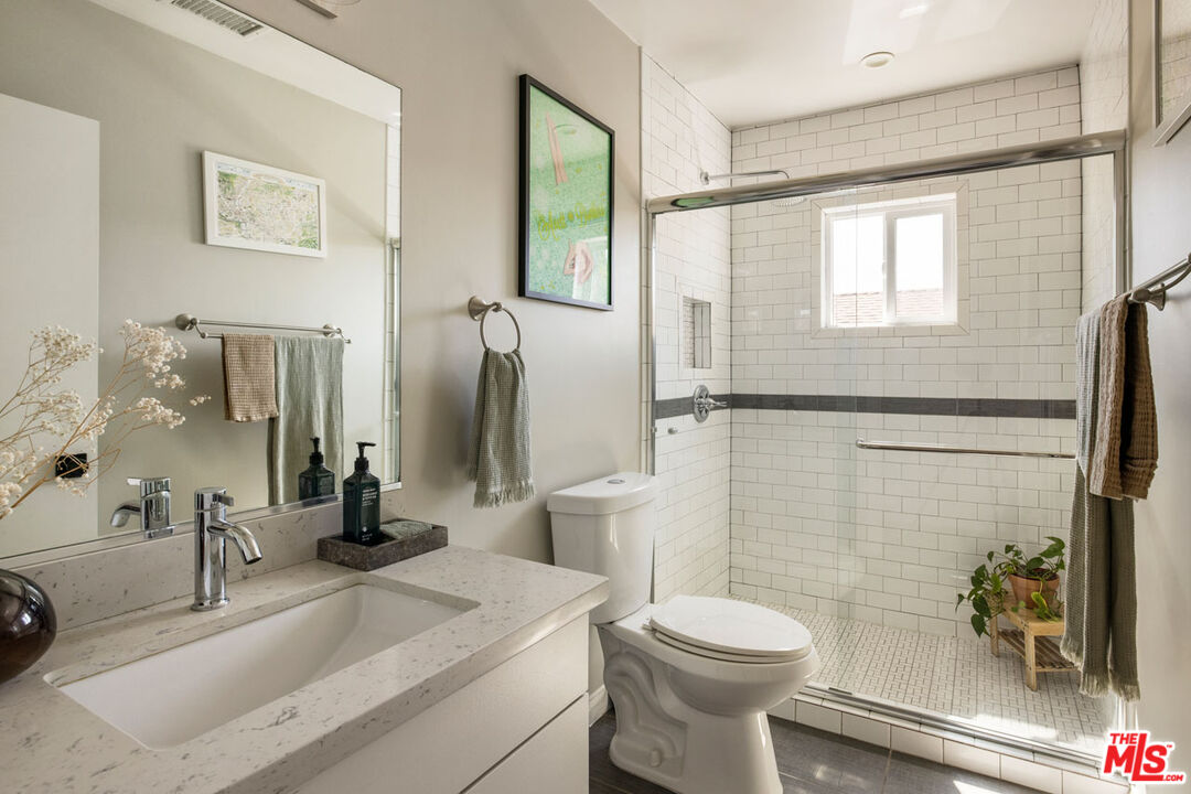 5624 Stratford Road Los Angeles, CA 90042 - Photo 12 of 28