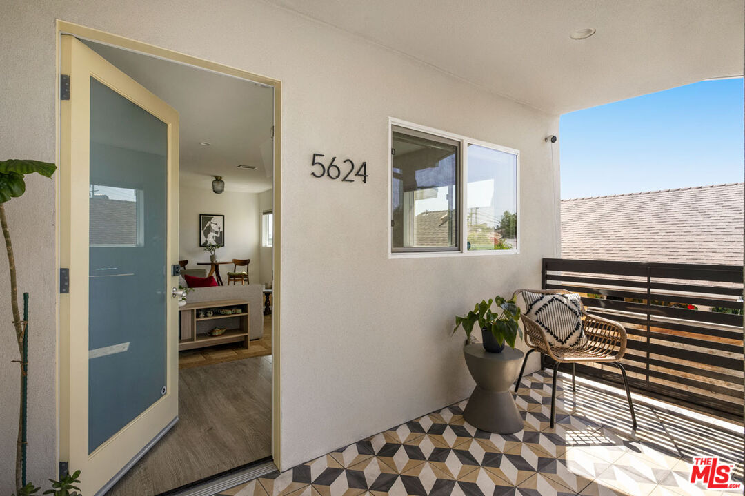 5624 Stratford Road Los Angeles, CA 90042 - Photo 3 of 28