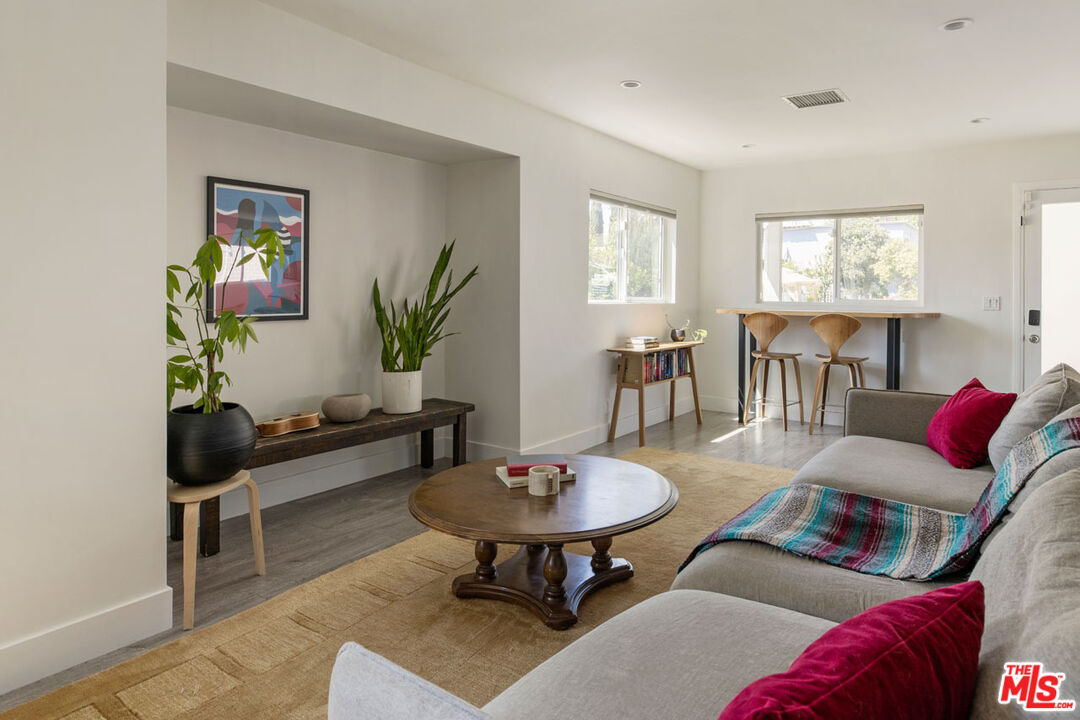 5624 Stratford Road Los Angeles, CA 90042 - Photo 4 of 28