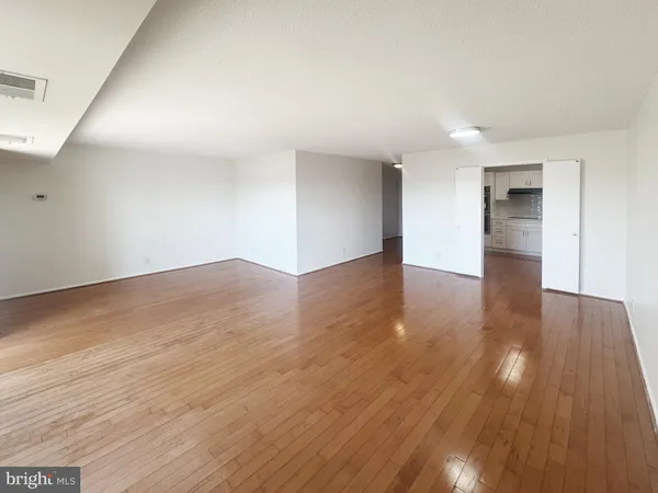 $289,900 | 307 Yoakum Parkway, Unit 816, Alexandria, VA 22304