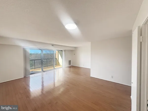 $289,900 | 307 Yoakum Parkway, Unit 816, Alexandria, VA 22304
