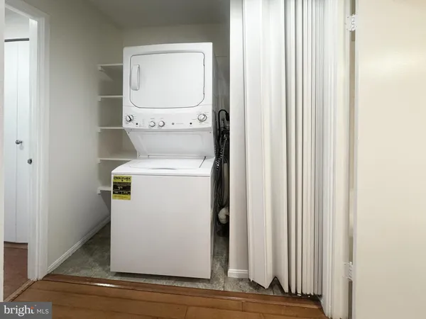 $289,900 | 307 Yoakum Parkway, Unit 816, Alexandria, VA 22304