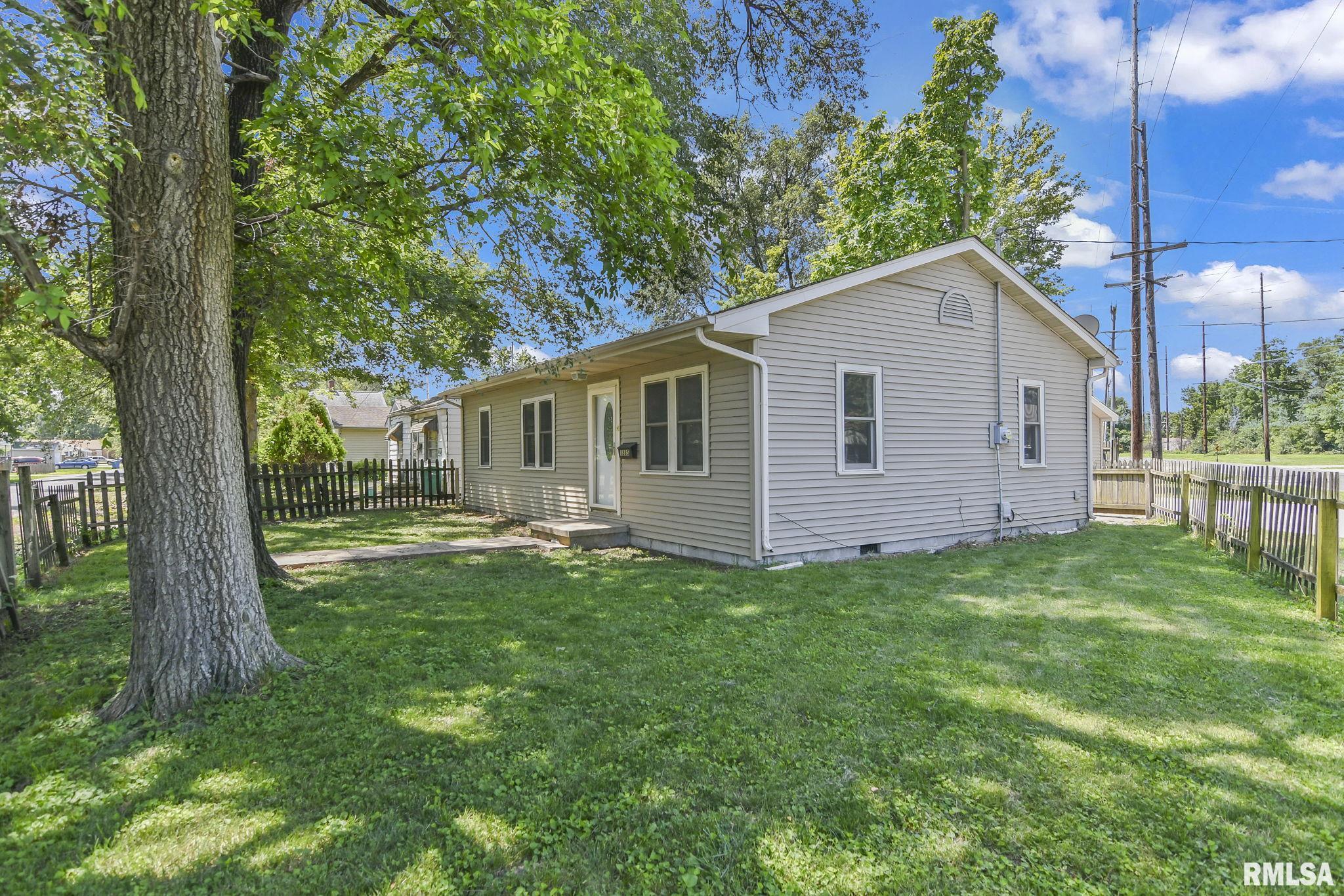 1235 North Daniels Avenue Springfield, IL 62702 - Photo 2 of 28