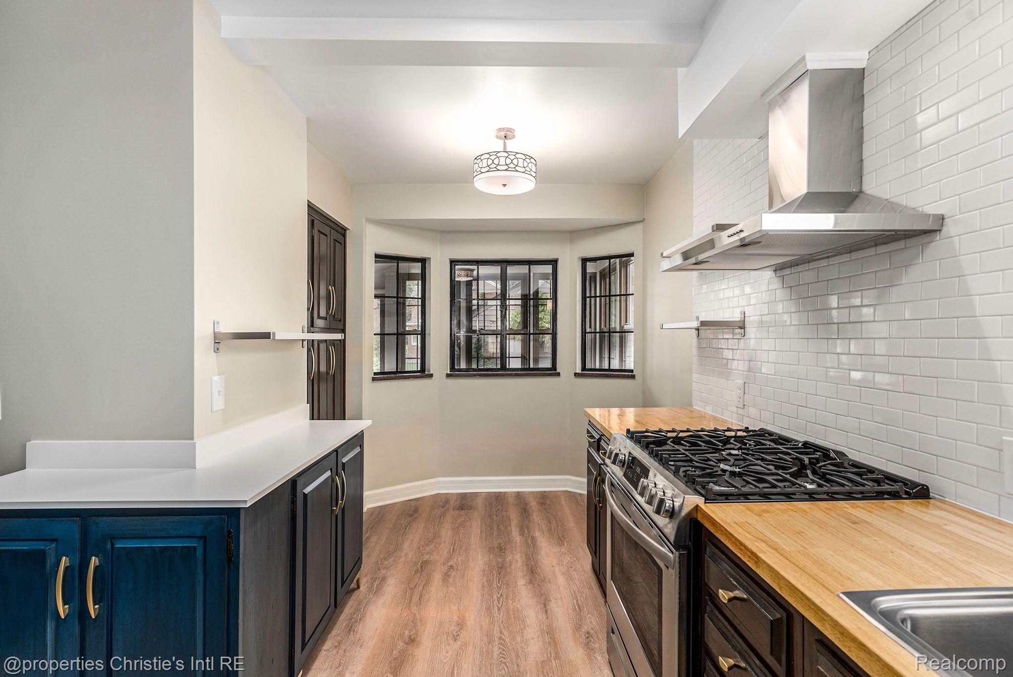 302 Moran Road Grosse Pointe, MI 48236 - Photo 7 of 38 Gallery Image 7