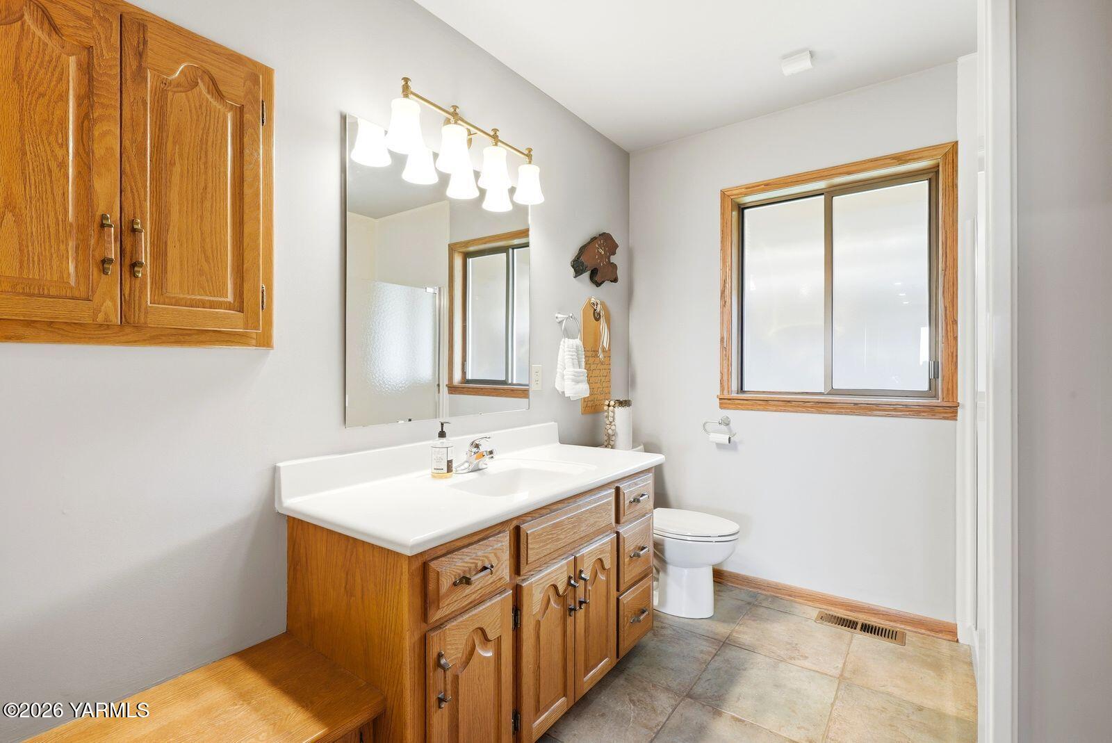 170732 Olsen Road Grandview, WA 98930 - Photo 36 of 58 34 Mudroom bathroom