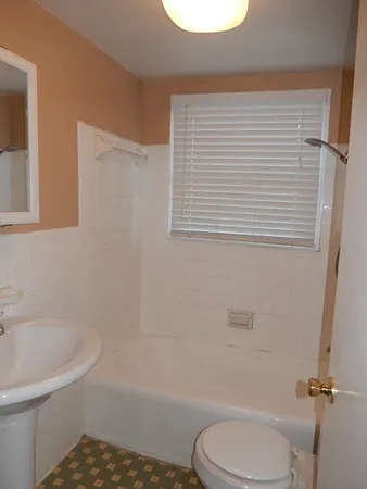 $1,095 | 725 West Washington Street, Quincy, FL 32351