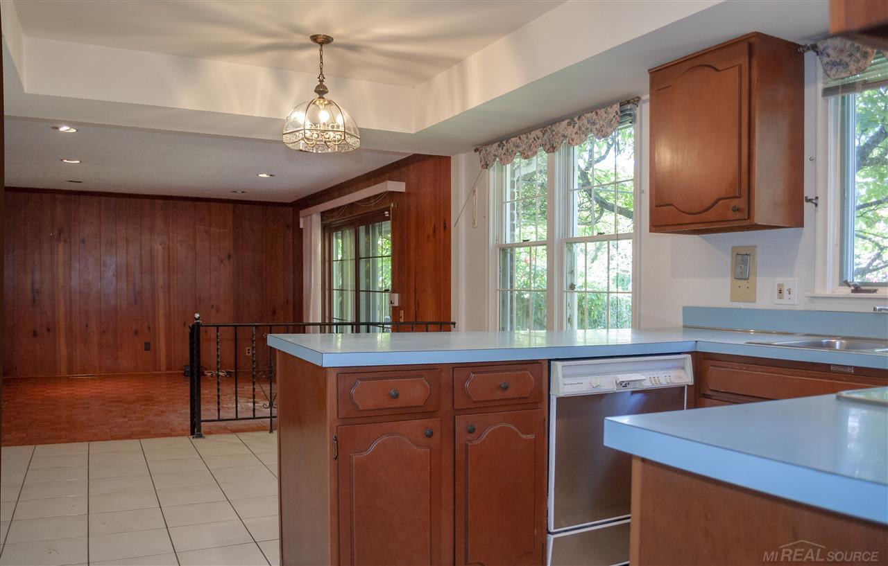 921 Cook Grosse Pointe, MI 48236 - Photo 7 of 26 50016843-6.JPG