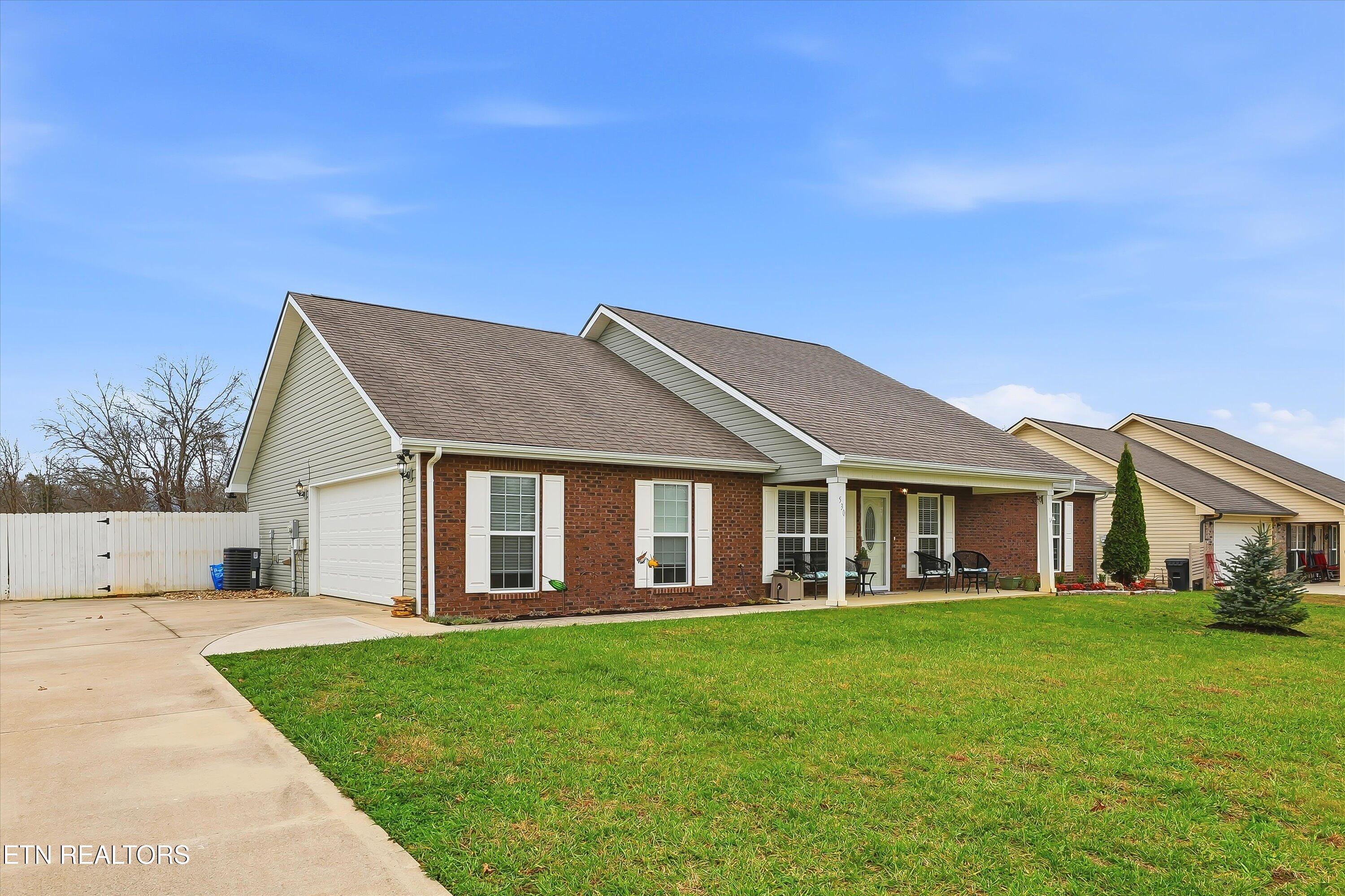 530 Roper Way Walland, TN 37886 - Photo 2 of 29 Left side view
