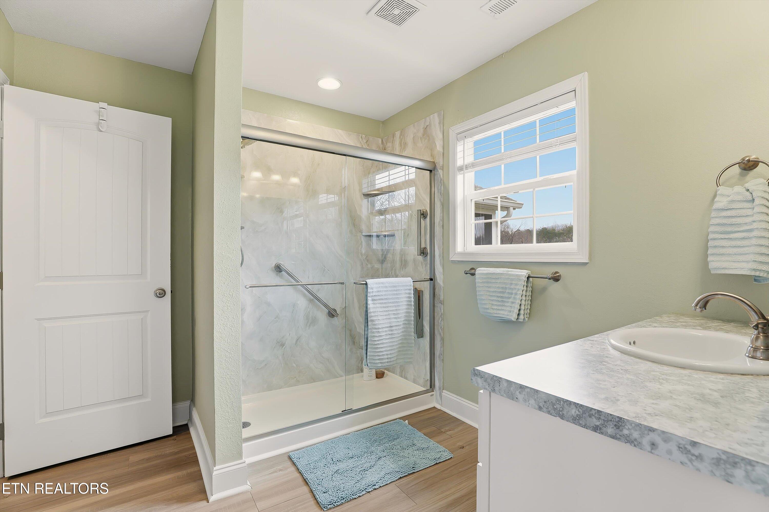 530 Roper Way Walland, TN 37886 - Photo 21 of 29 Master bath