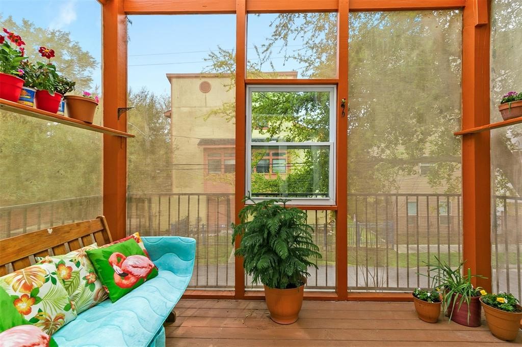 4316 Eli Street Houston, TX 77007 - Photo 18 of 20 a kid room with potted plants