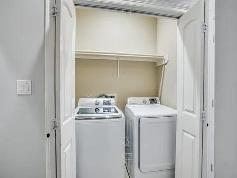 4316 Eli Street Houston, TX 77007 - Photo 20 of 20 a utility room with dryer and washer