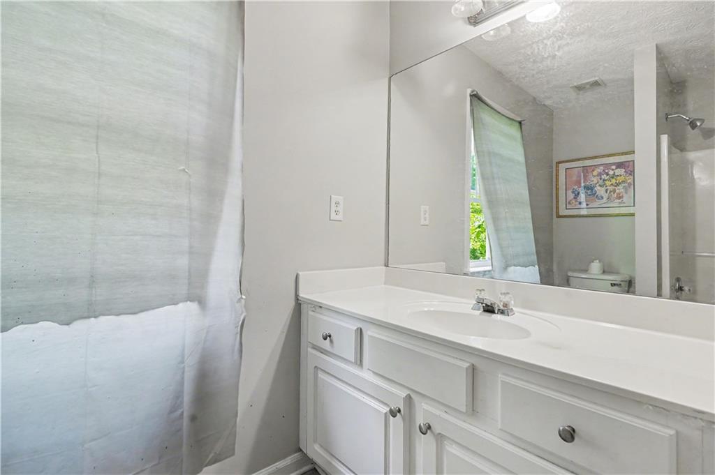 176 Shoreline Way Hampton, GA 30228 - Photo 22 of 32 a bathroom with a sink and a bathtub