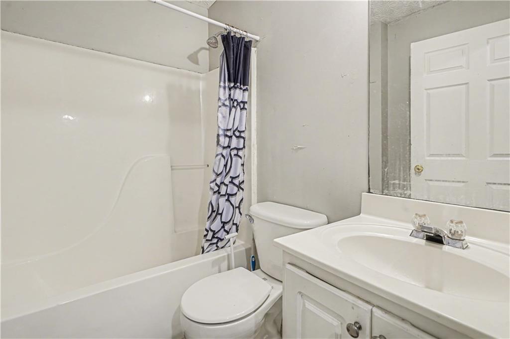 176 Shoreline Way Hampton, GA 30228 - Photo 26 of 32 a bathroom with a sink a toilet and shower