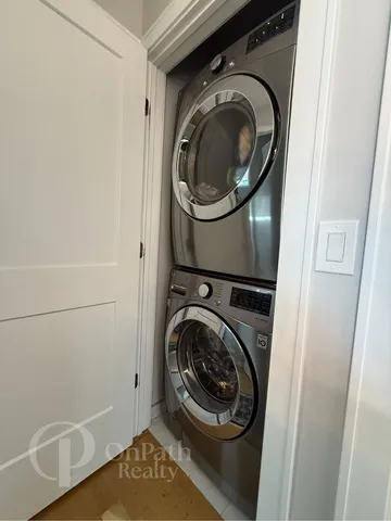 $2,750 | 6834 West 65th Street, Unit 1, Chicago, IL 60638