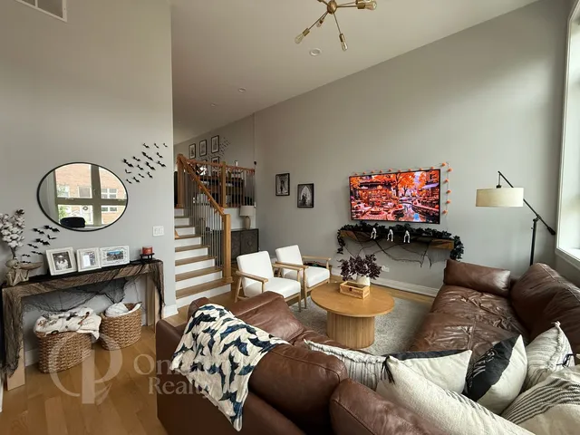 $2,750 | 6834 West 65th Street, Unit 1, Chicago, IL 60638