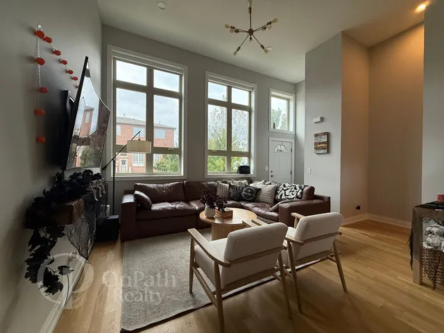 $2,750 | 6834 West 65th Street, Unit 1, Chicago, IL 60638