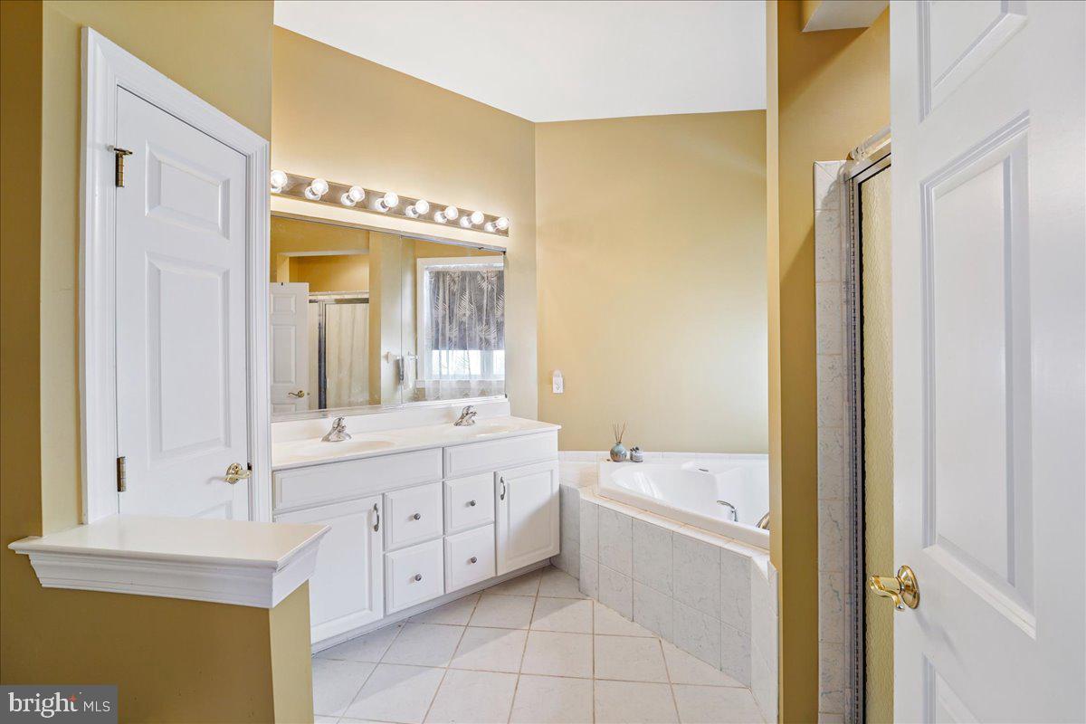 237 Hanover Road Phoenixville, PA 19460 - Photo 16 of 37 Deluxe bath