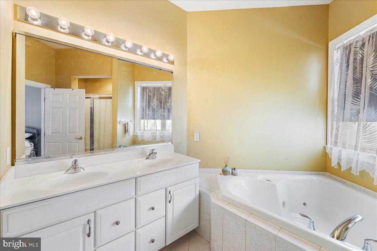 237 Hanover Road Phoenixville, PA 19460 - Photo 17 of 37 Jetted tub