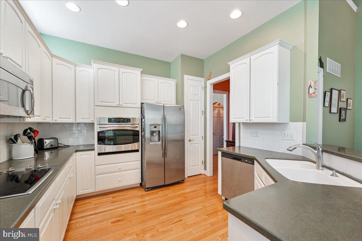 237 Hanover Road Phoenixville, PA 19460 - Photo 9 of 37 Expansive kitchen