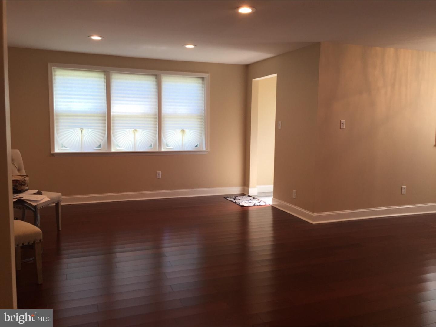 3205 Fordham Road Philadelphia, PA 19114 - Photo 5 of 19 Living Room